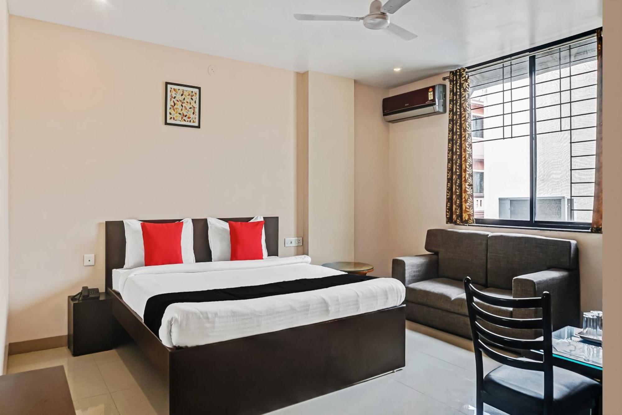 Hotel O Log Inn Plaza Near Eon It Park Pune Exterior photo